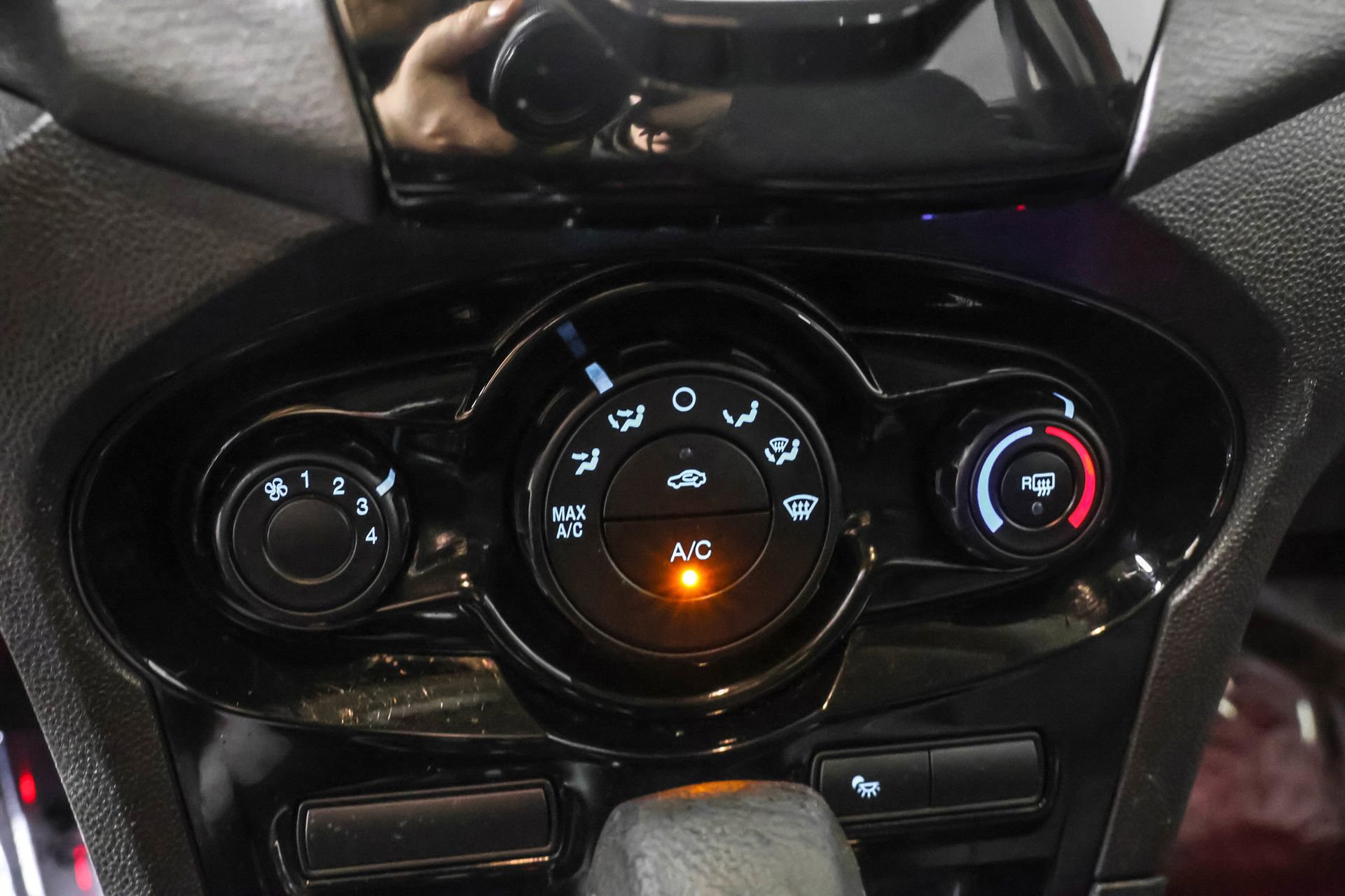 Used 2014 Ford Fiesta SE w/ Equipment Group 201A image 29