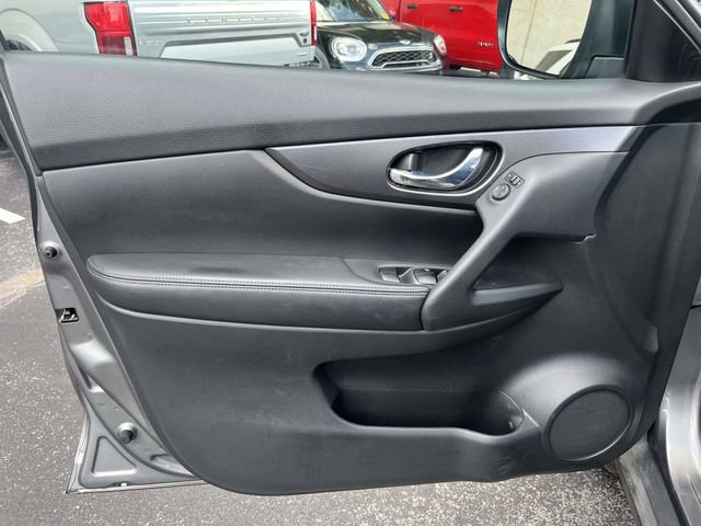 Used 2016 Nissan Rogue S FWD image 16