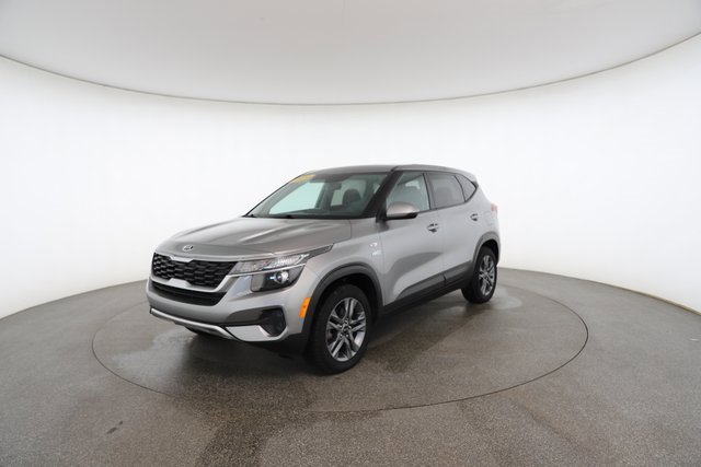 Used 2021 Kia Seltos LX image 2