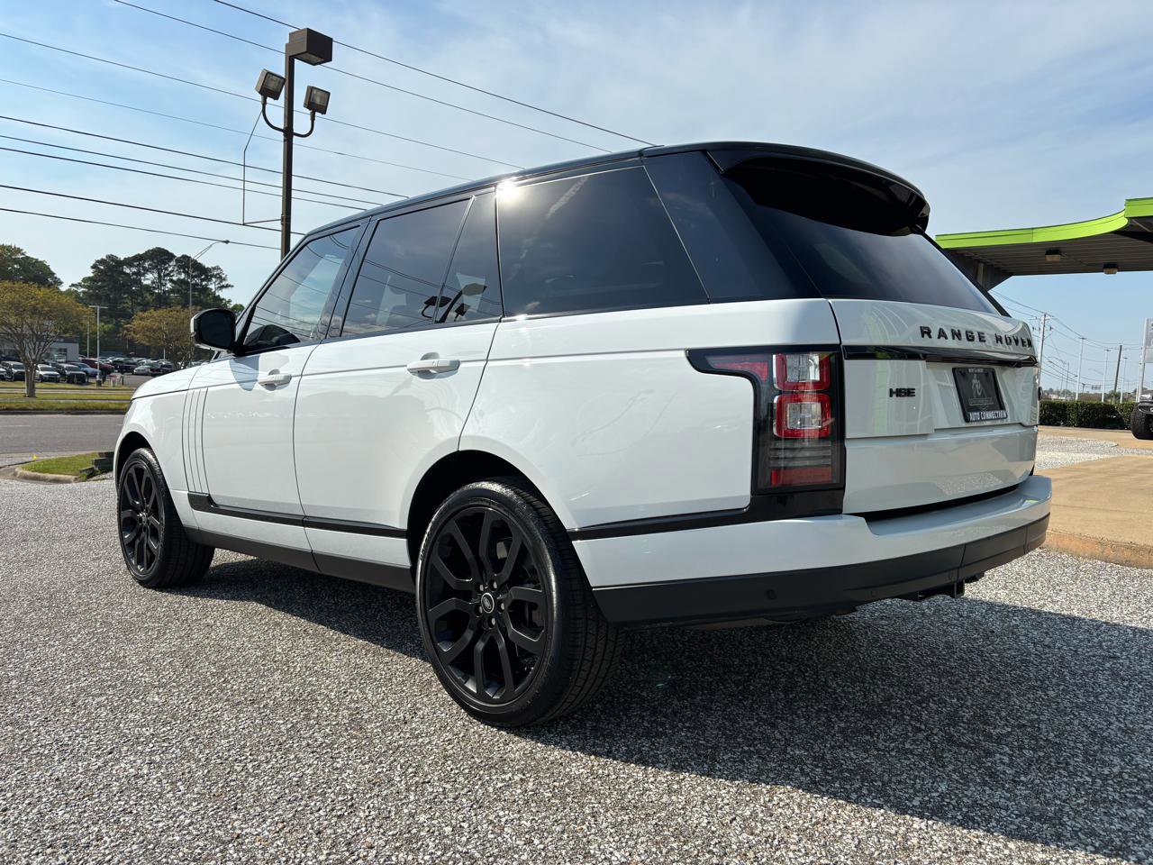 Used 2017 Land Rover Range Rover HSE image 4