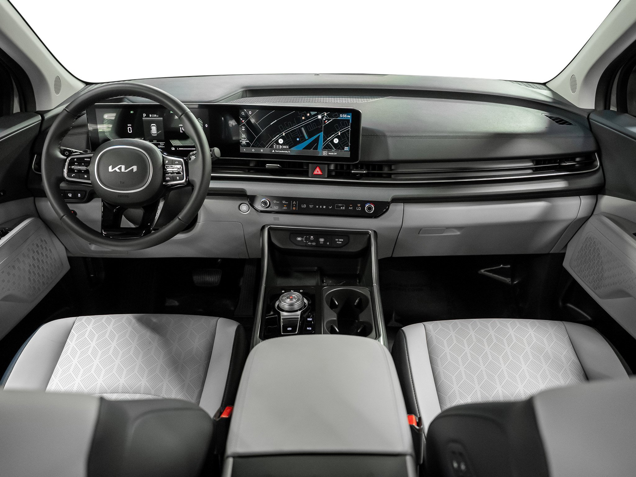 Used 2025 Kia Carnival EX image 4