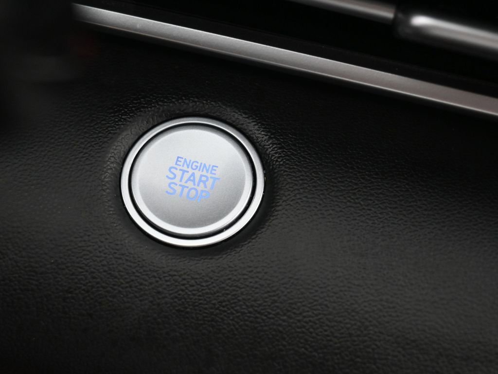 Used 2023 Hyundai Elantra SEL image 30