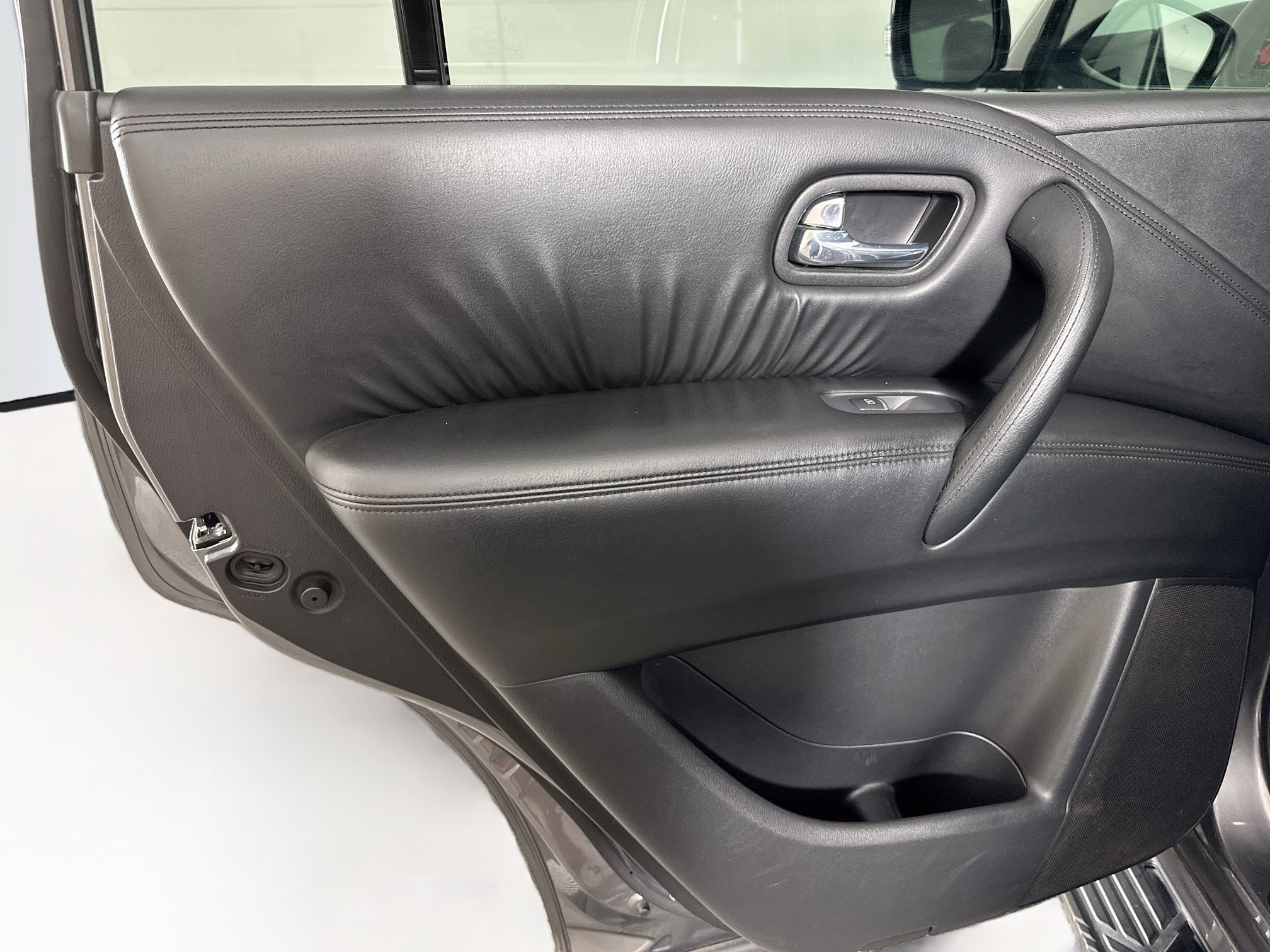 Used 2023 Nissan Armada SL w/ Midnight Edition Package RWD image 27