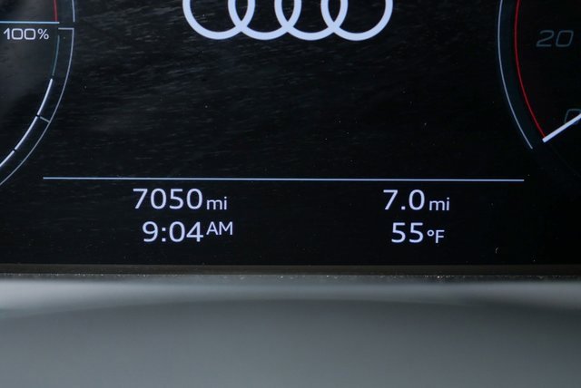 Used 2024 Audi Q8 e-tron Premium Plus image 9