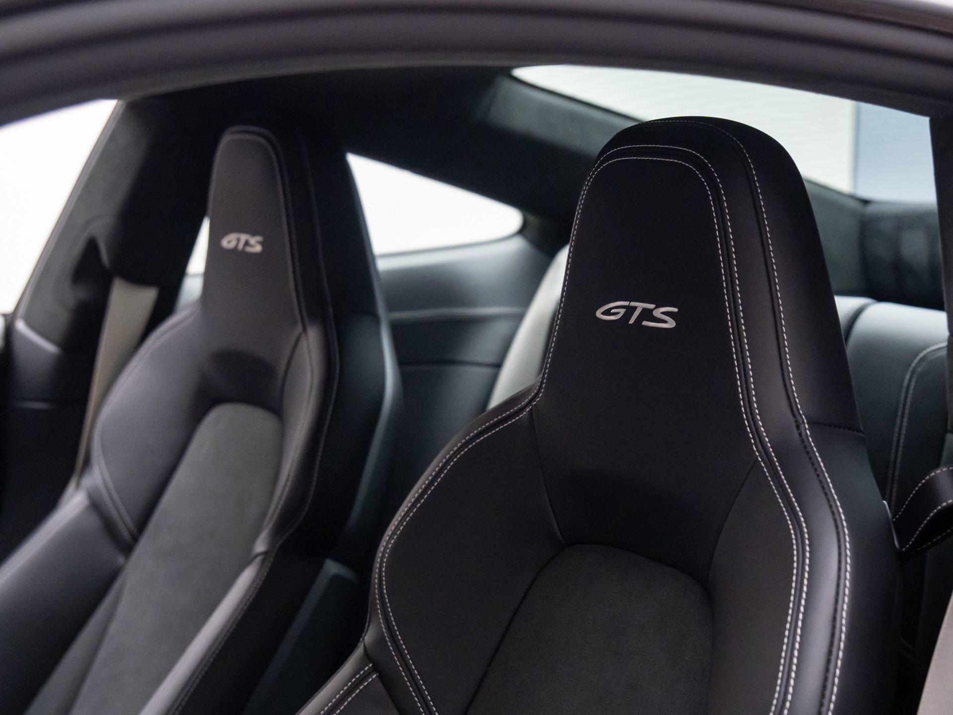 Certified 2022 Porsche 911 Carrera GTS image 17