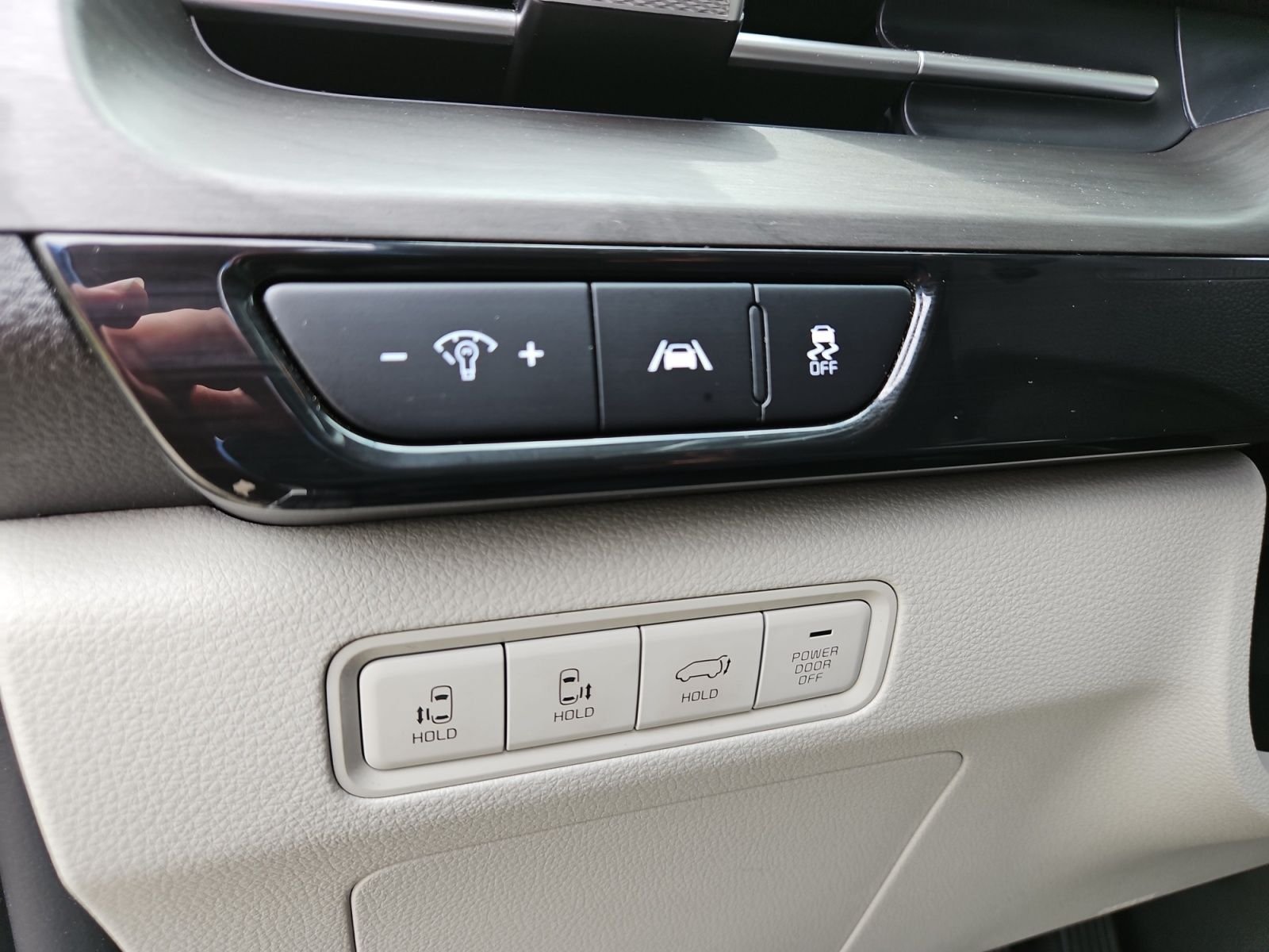 Used 2024 Kia Carnival SX FWD image 23
