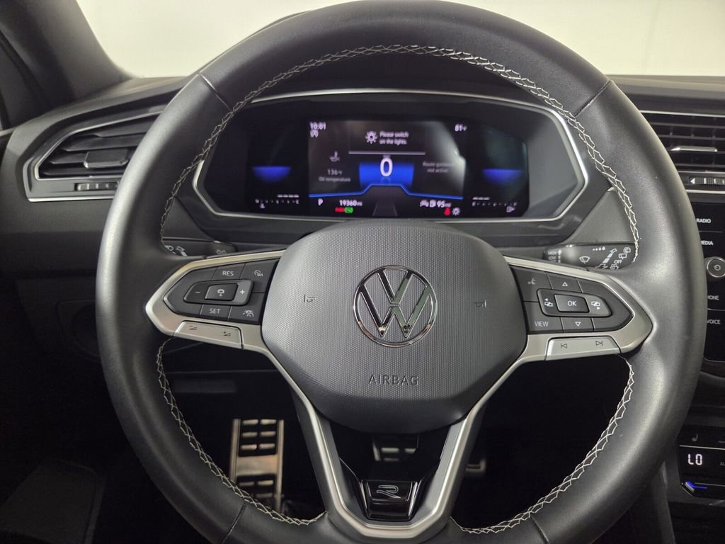 Used 2023 Volkswagen Tiguan SE R-Line FWD image 16