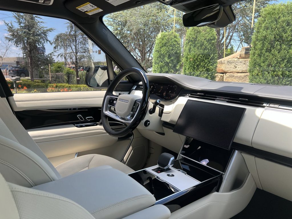 Certified 2026 Land Rover Range Rover SE AWD/4WD image 14