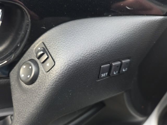 Used 2018 Nissan Rogue SL w/ Premium Package image 16