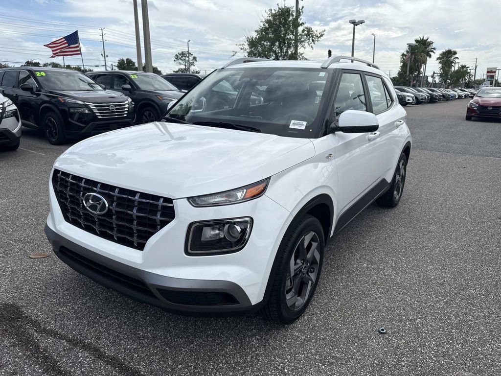 Used 2025 Hyundai Venue SEL FWD image 8