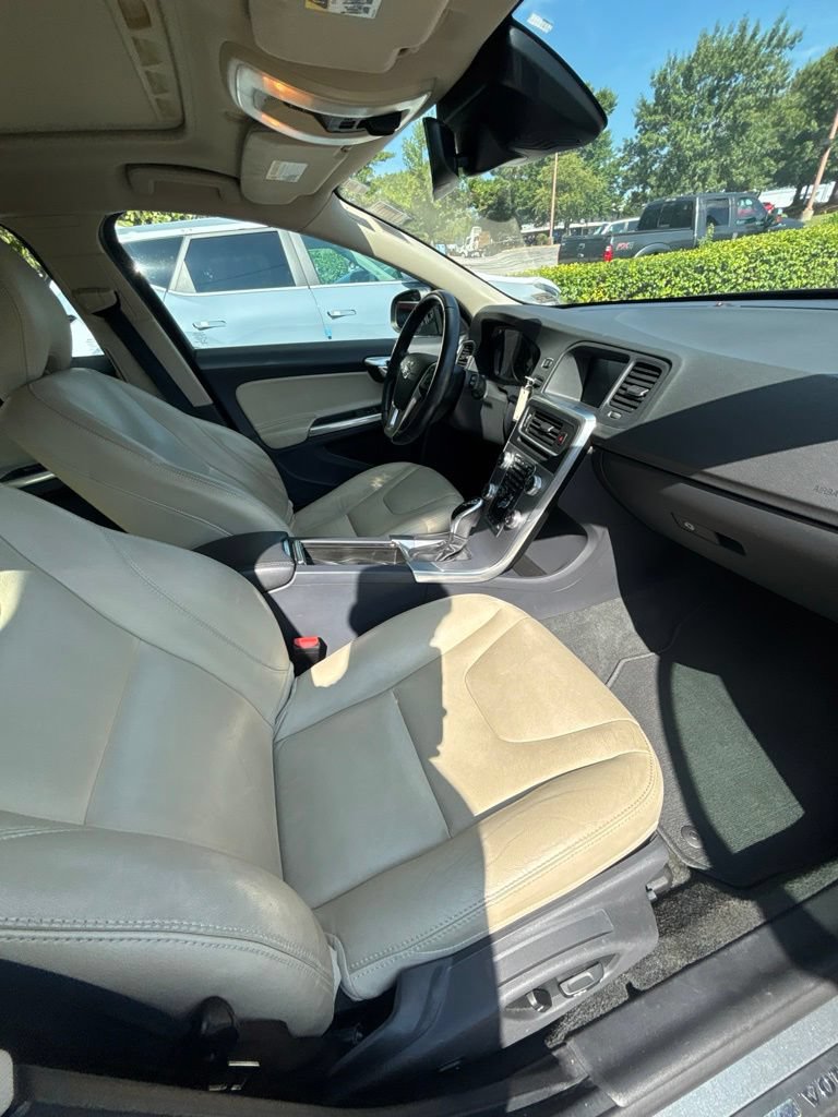 Used 2017 Volvo V60 T5 Premier FWD image 22