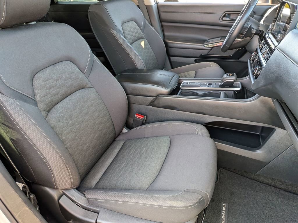 Used 2024 Nissan Pathfinder SV image 30