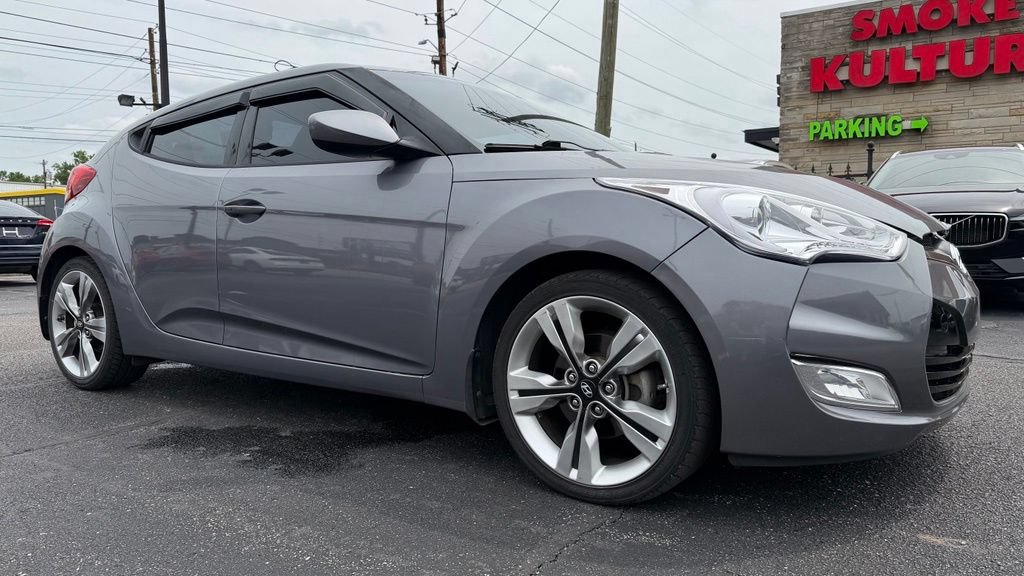 Used 2017 Hyundai Veloster Value Edition FWD image 10