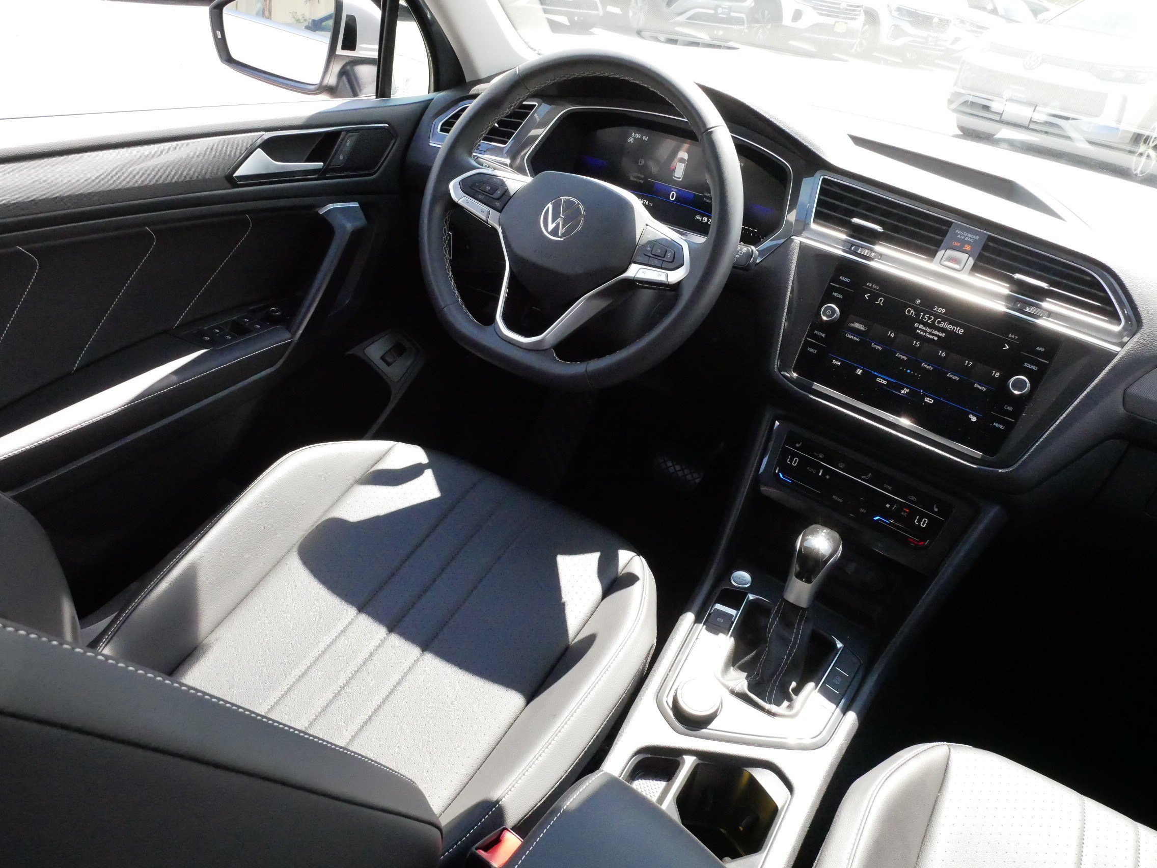Certified 2024 Volkswagen Tiguan SE AWD/4WD image 9
