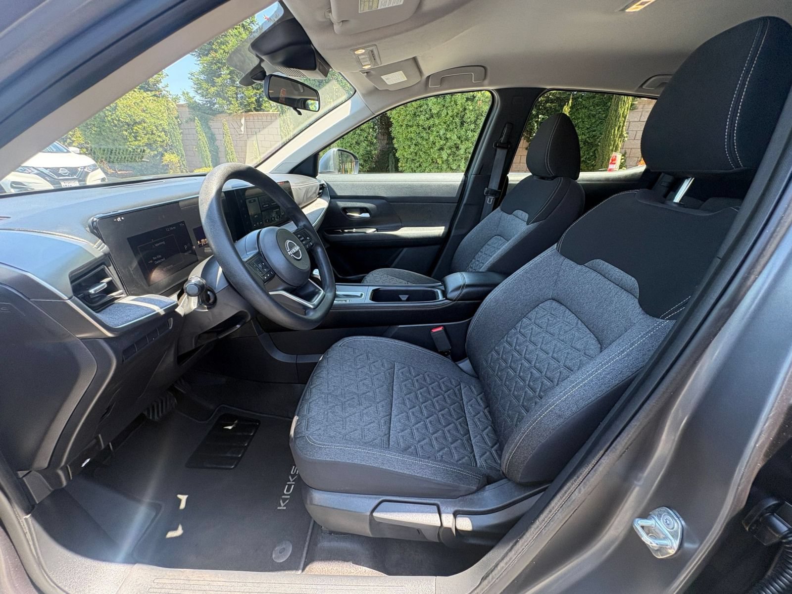 Used 2025 Nissan Kicks SV AWD/4WD image 24