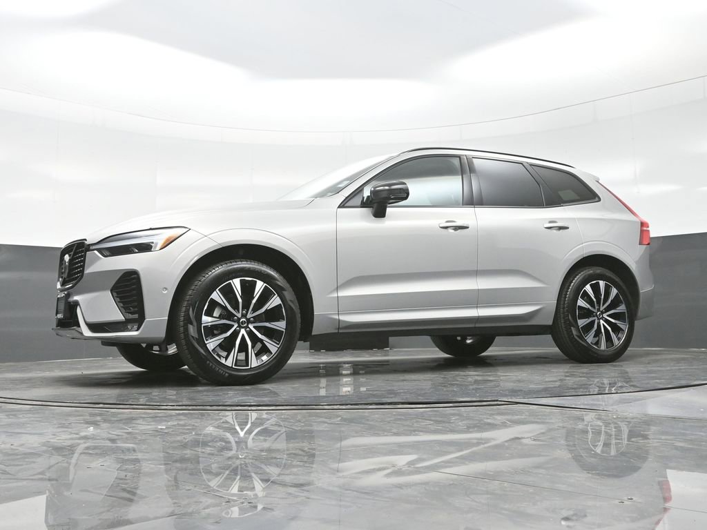 Used 2025 Volvo XC60 B5 Plus image 17