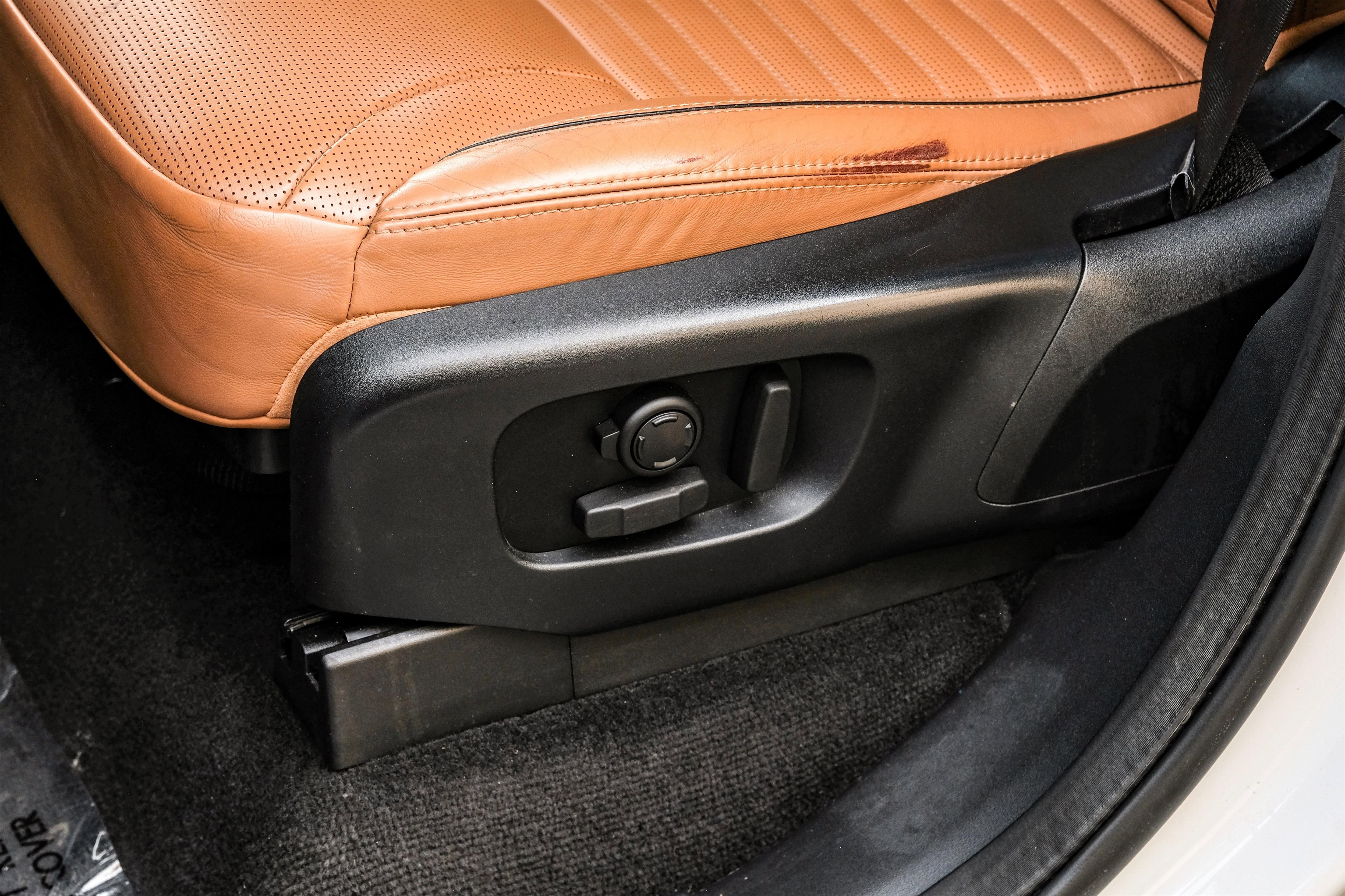 Used 2020 Land Rover Discovery HSE Luxury image 31