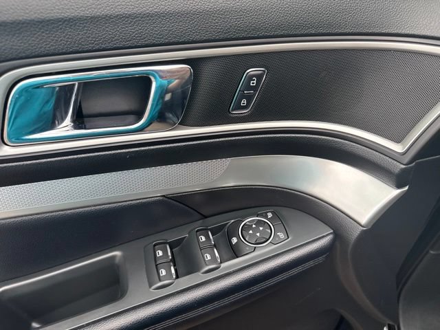 Used 2017 Ford Explorer XLT AWD/4WD image 18