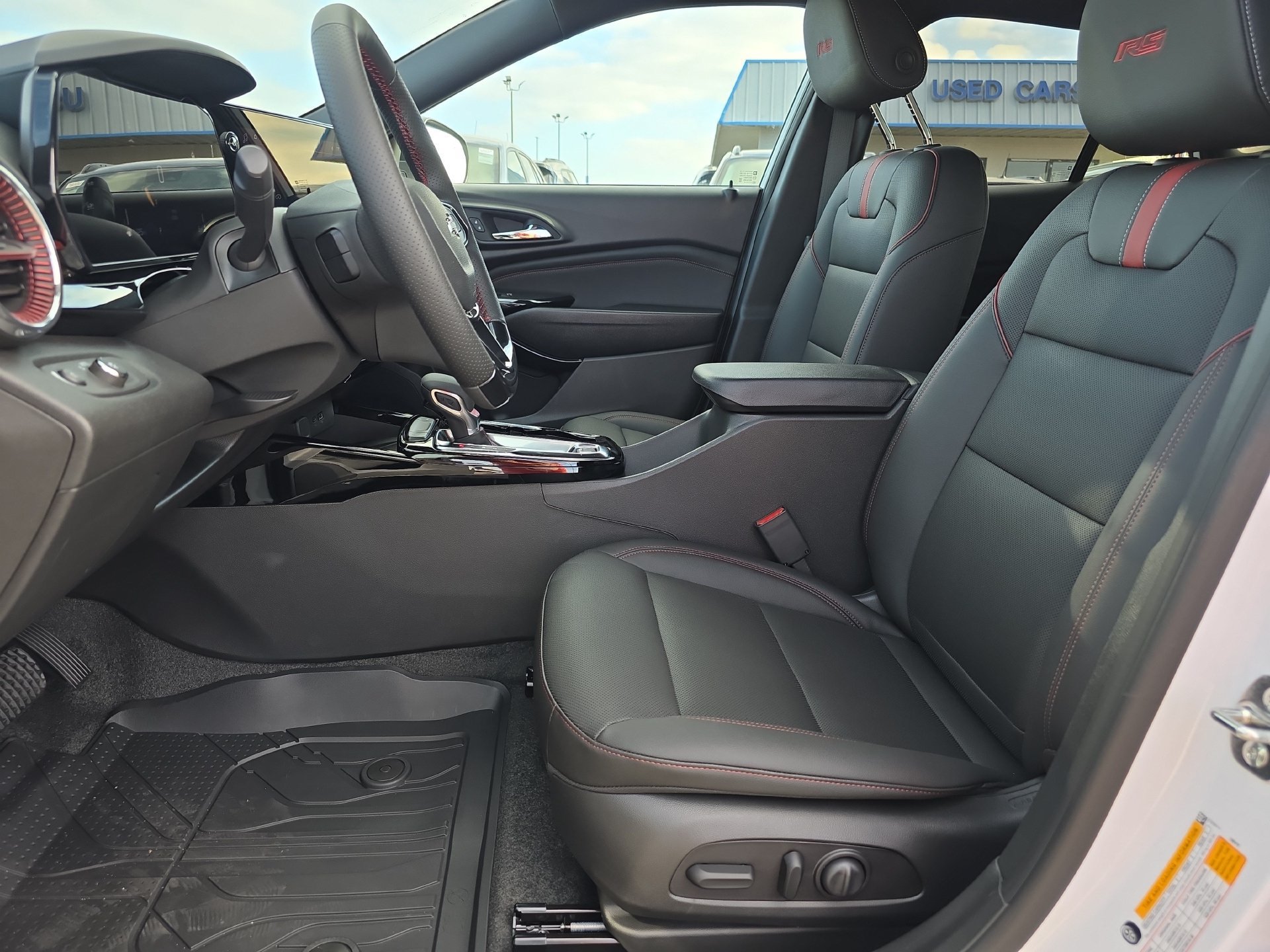 New 2026 Chevrolet Trax RS w/ Sunroof Package FWD image 5