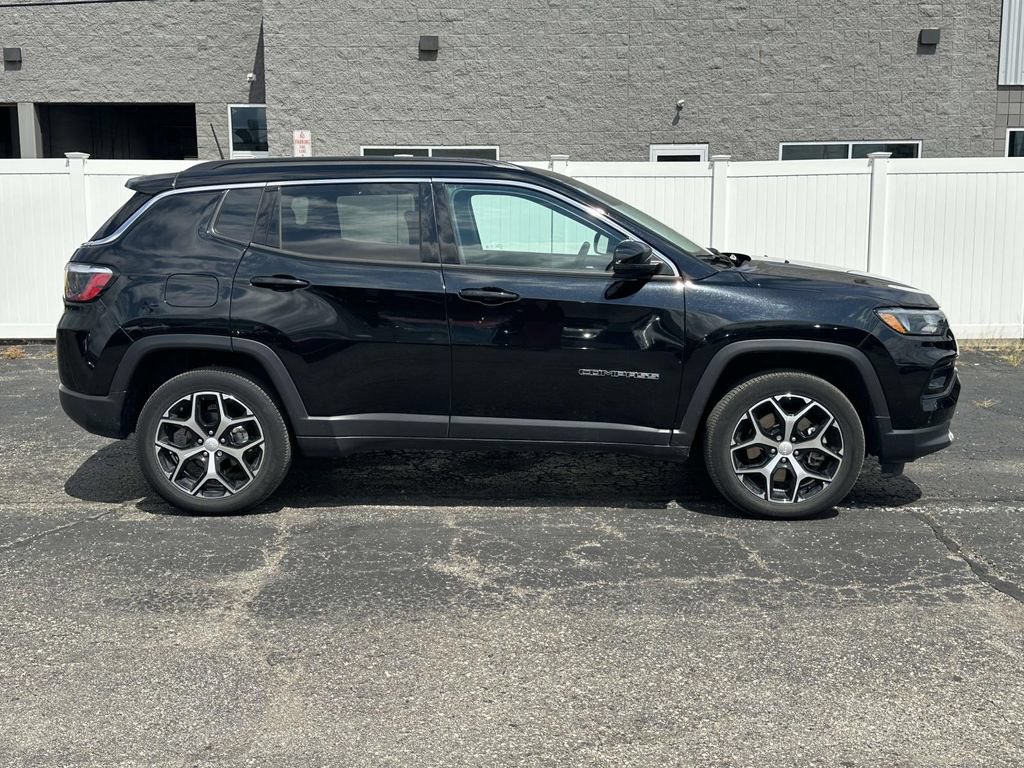 Used 2024 Jeep Compass Limited AWD/4WD image 2