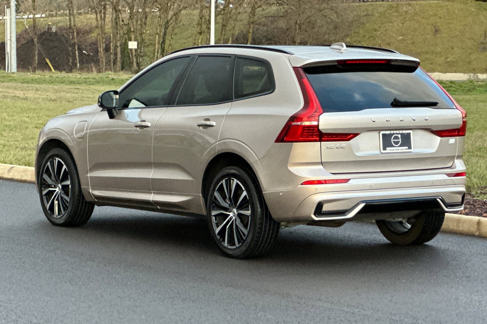 Used 2023 Volvo XC60 T8 Ultimate image 5