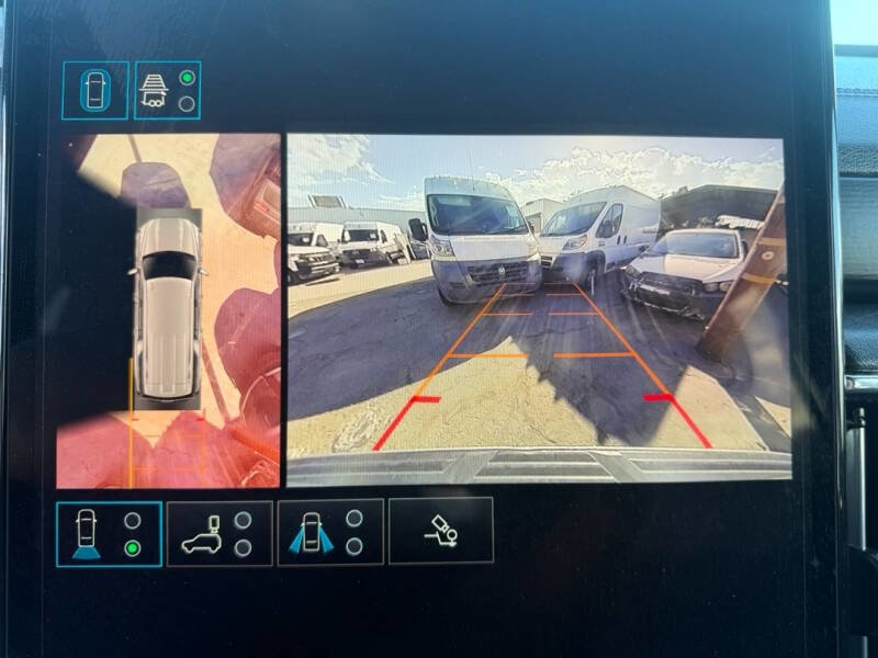 Used 2025 GMC Yukon XL Denali image 25