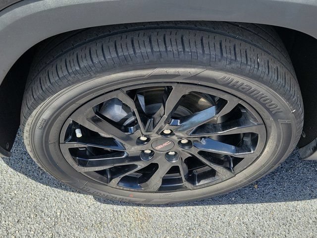 Used 2023 GMC Terrain SLE w/ Driver Convenience Package FWD image 11