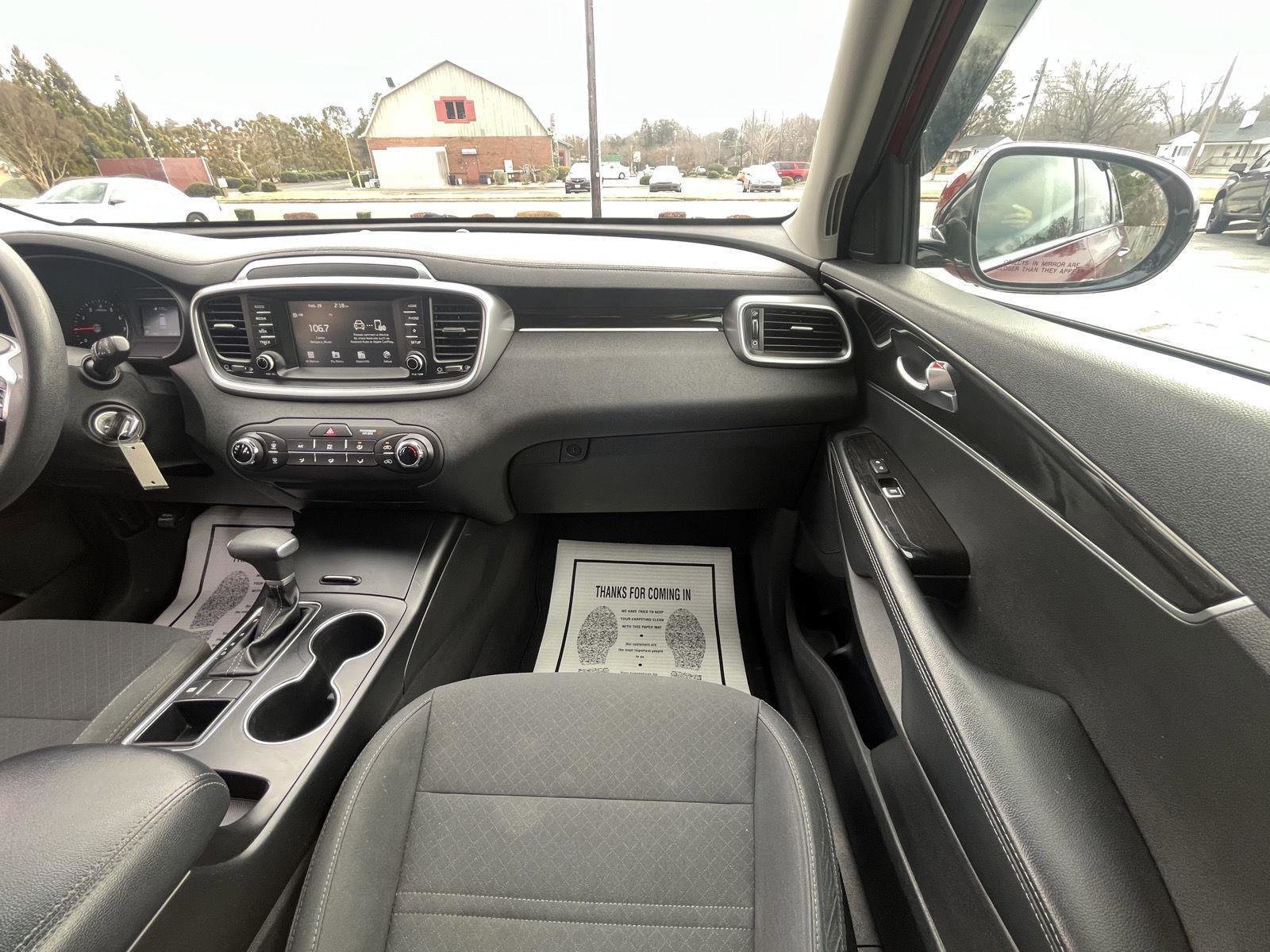 Used 2020 Kia Sorento LX image 11