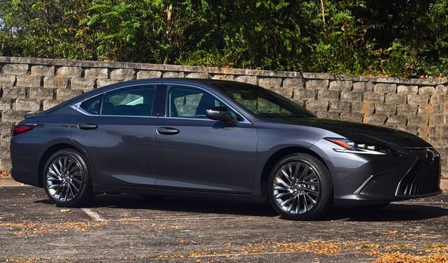 Certified 2025 Lexus ES 300h Ultra Luxury w/ Accessory Package (Z1) FWD image 2