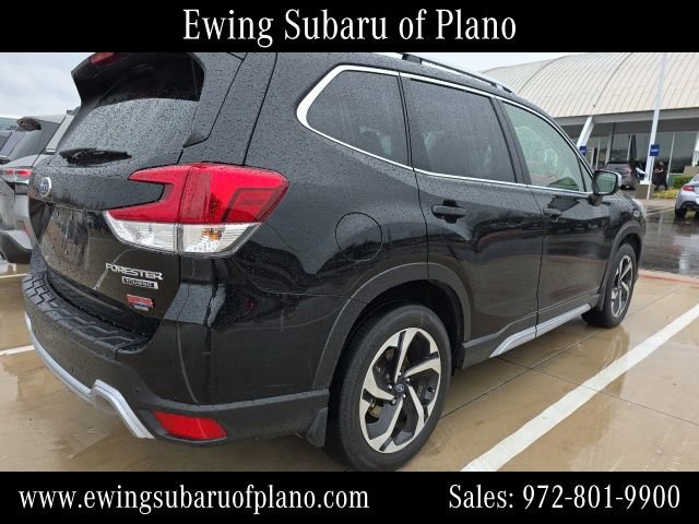 Used 2022 Subaru Forester Touring image 3
