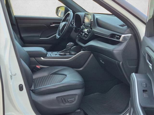 Used 2021 Toyota Highlander XSE FWD image 22