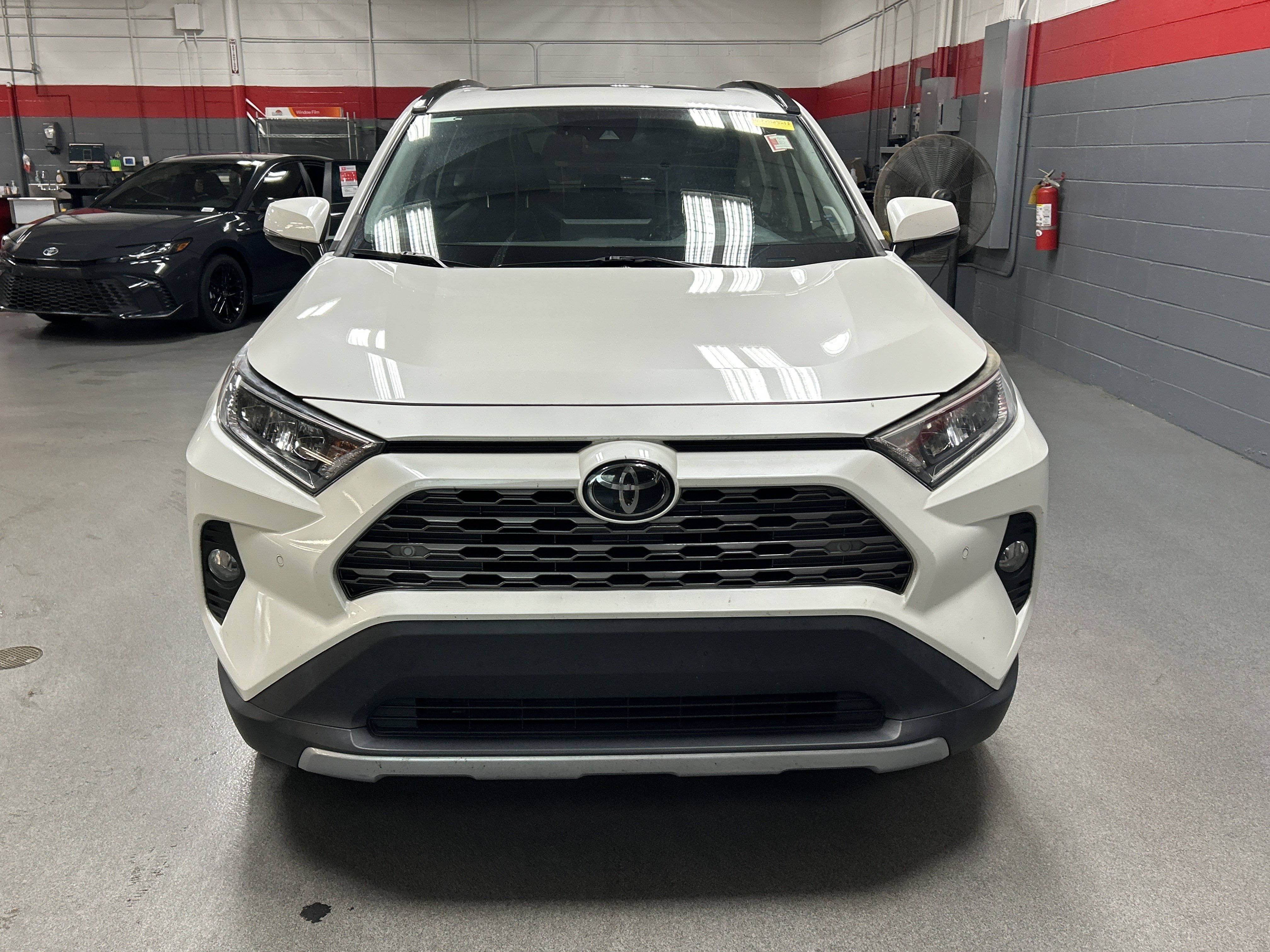 Used 2019 Toyota RAV4 Limited FWD image 3