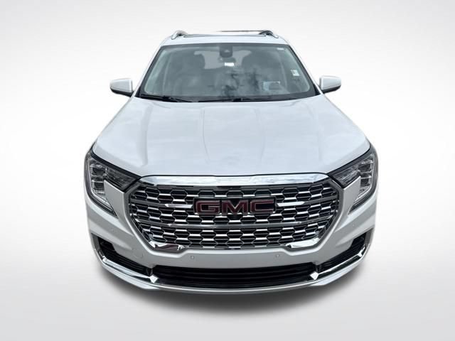 Used 2022 GMC Terrain Denali w/ Denali Premium Package AWD/4WD image 8