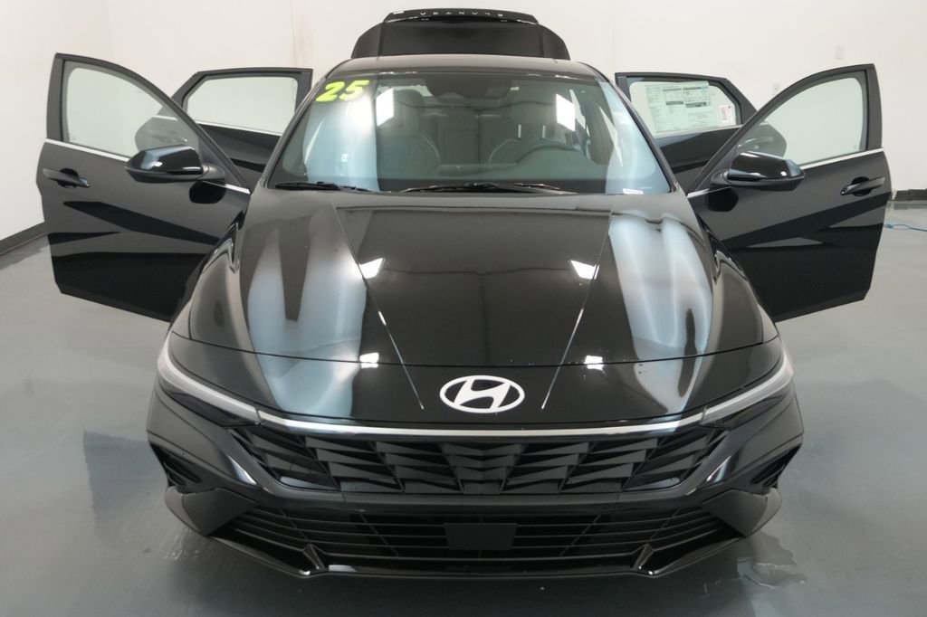 New 2025 Hyundai Elantra Limited image 40