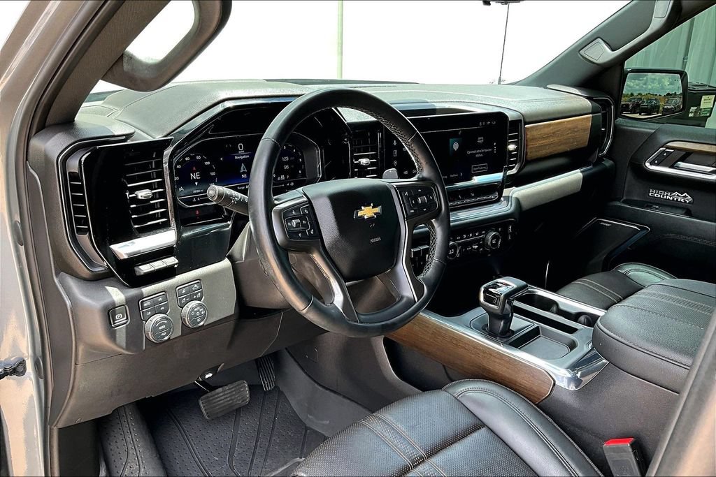 Used 2023 Chevrolet Silverado 1500 High Country w/ High Country Premium Package AWD/4WD image 16