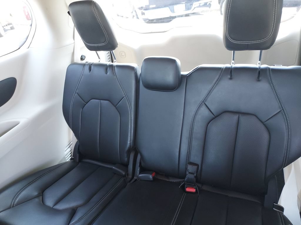 Used 2023 Chrysler Pacifica Touring-L FWD image 23