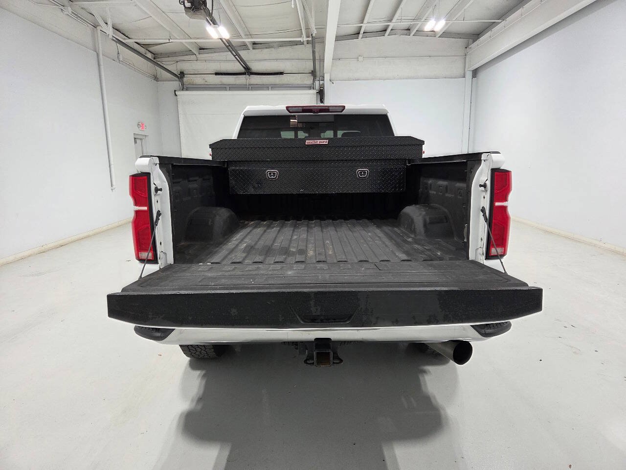 Used 2024 Chevrolet Silverado 2500 LTZ w/ LTZ Plus Package AWD/4WD image 9
