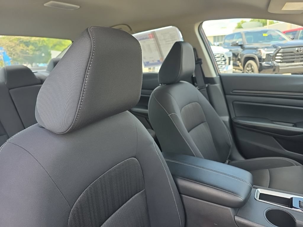 Used 2025 Nissan Altima 2.5 SV FWD image 10