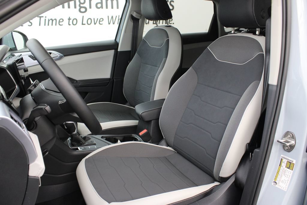 New 2026 Volkswagen Taos SE FWD image 13