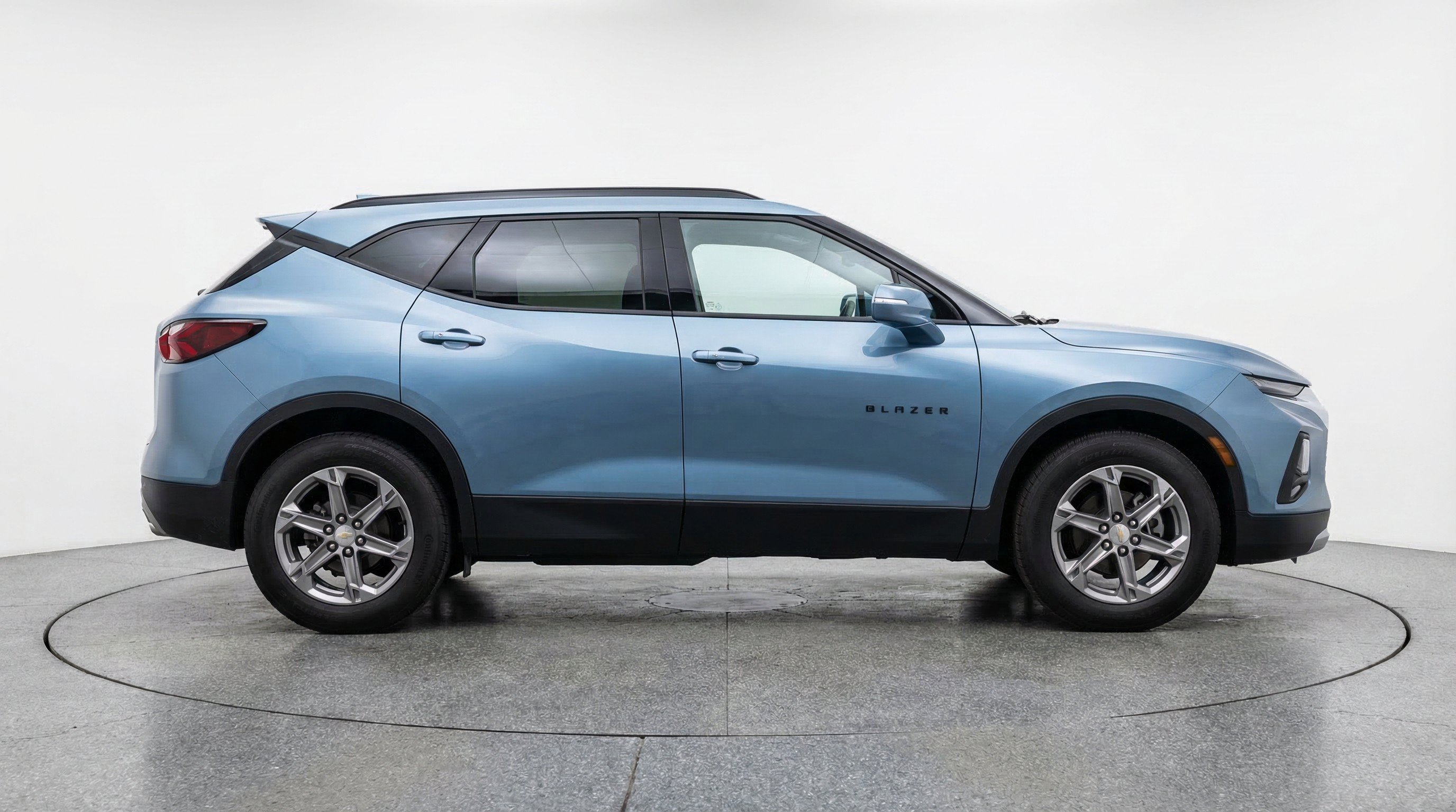 Used 2025 Chevrolet Blazer LT FWD image 11
