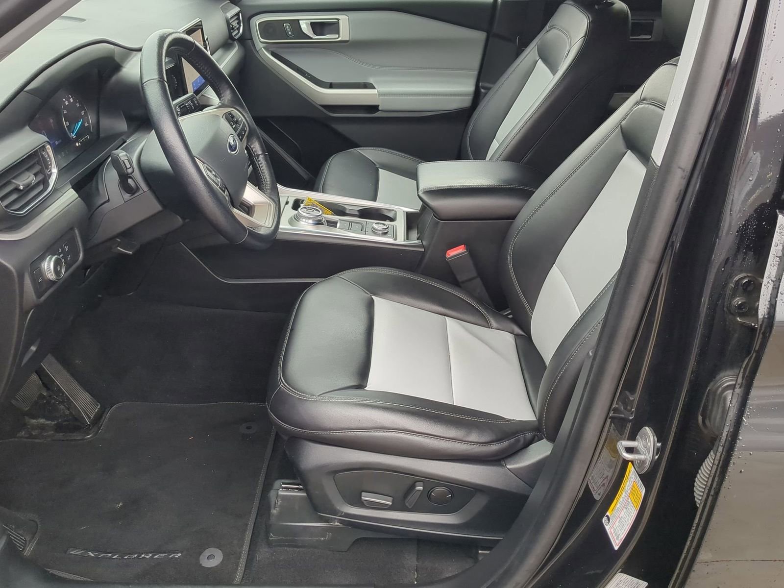 Certified 2022 Ford Explorer XLT w/ XLT Sport Appearance Package image 19