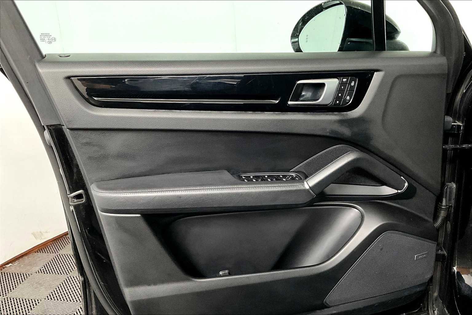 Used 2022 Porsche Cayenne image 41