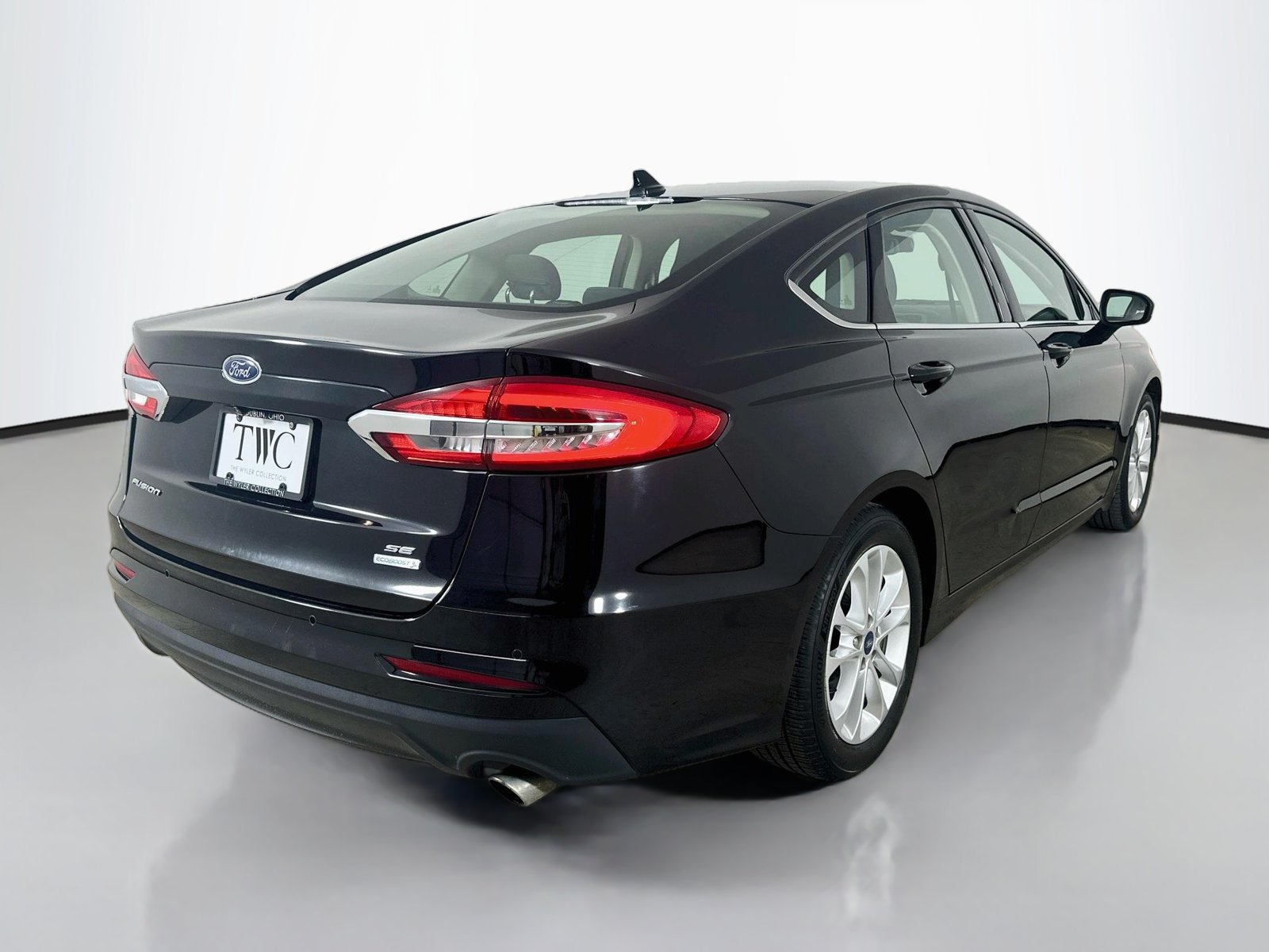 Used 2019 Ford Fusion SE FWD image 5