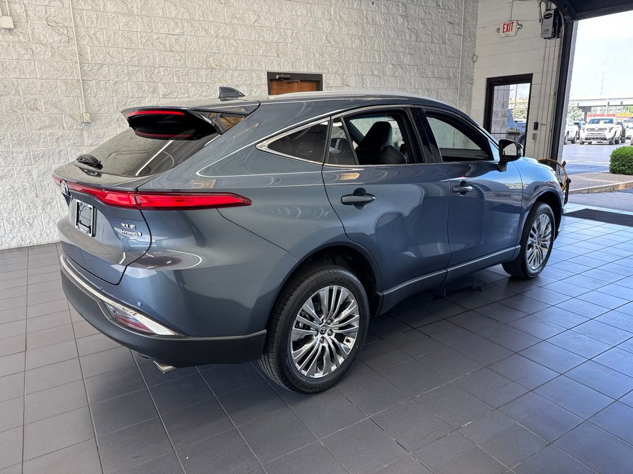 Used 2022 Toyota Venza XLE AWD/4WD image 8