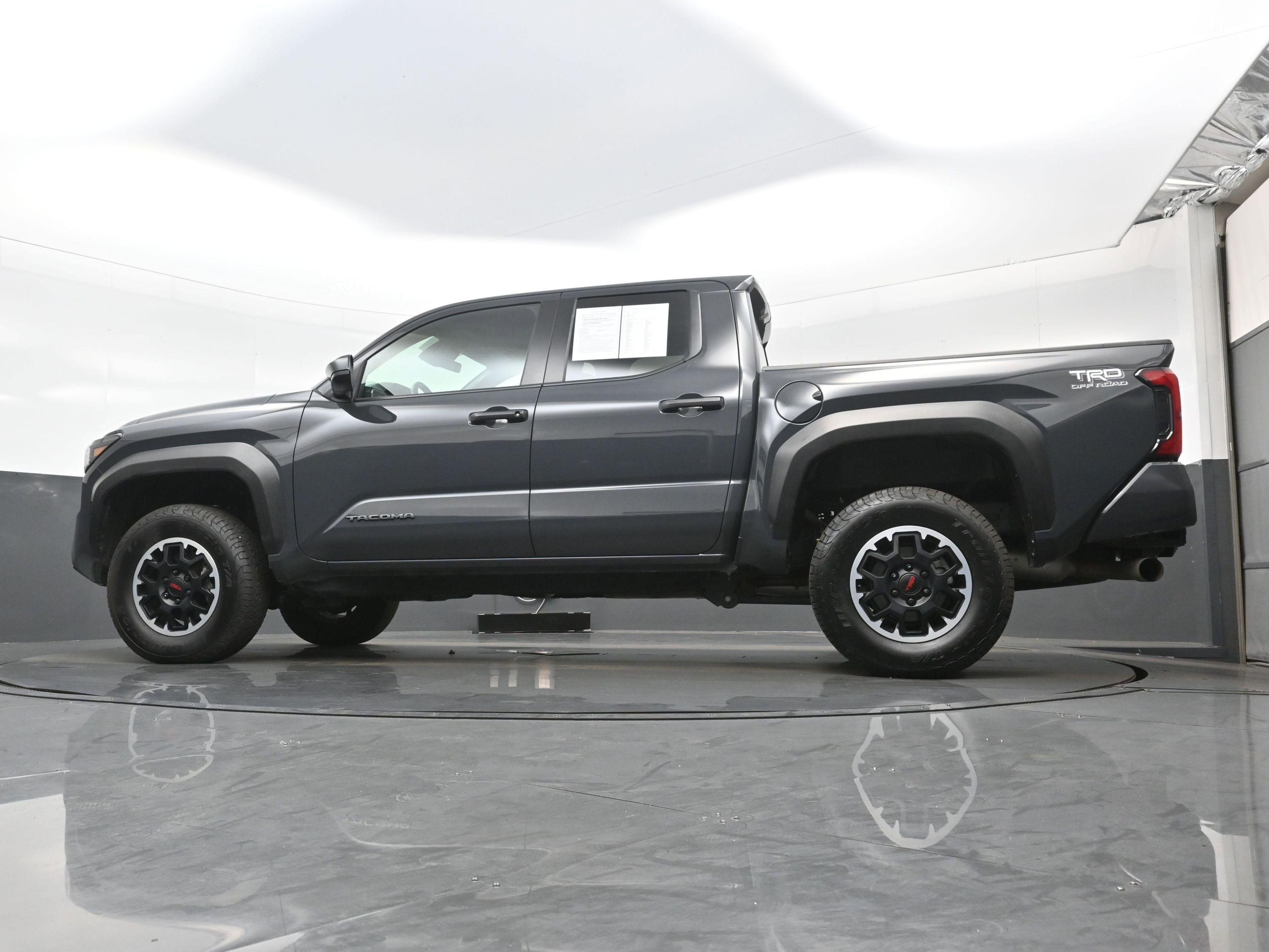 Used 2024 Toyota Tacoma TRD Off-Road image 28