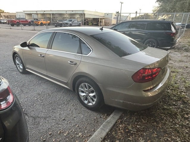 Used 2016 Volkswagen Passat 1.8T S image 4