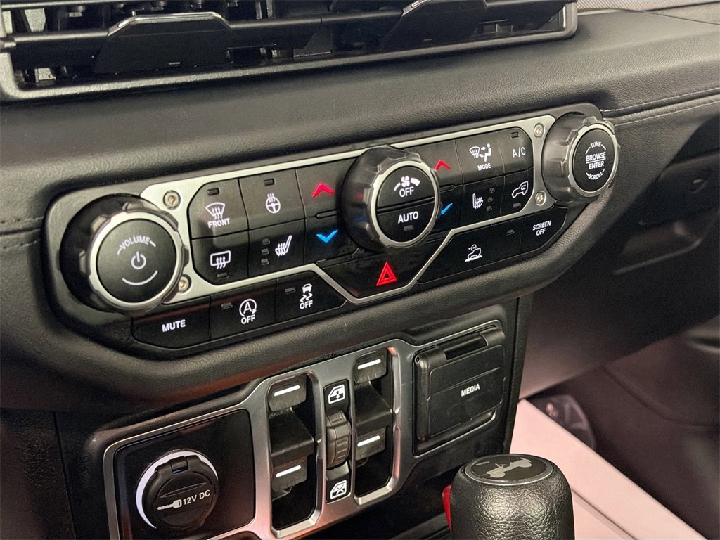 Used 2024 Jeep Wrangler Sahara image 15