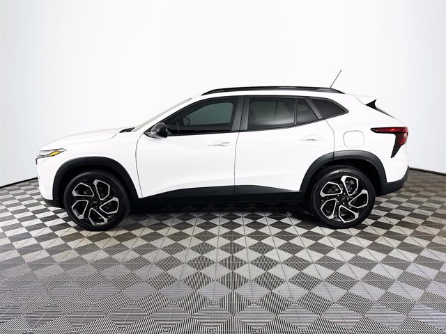 Used 2024 Chevrolet Trax RS w/ Sunroof Package image 5