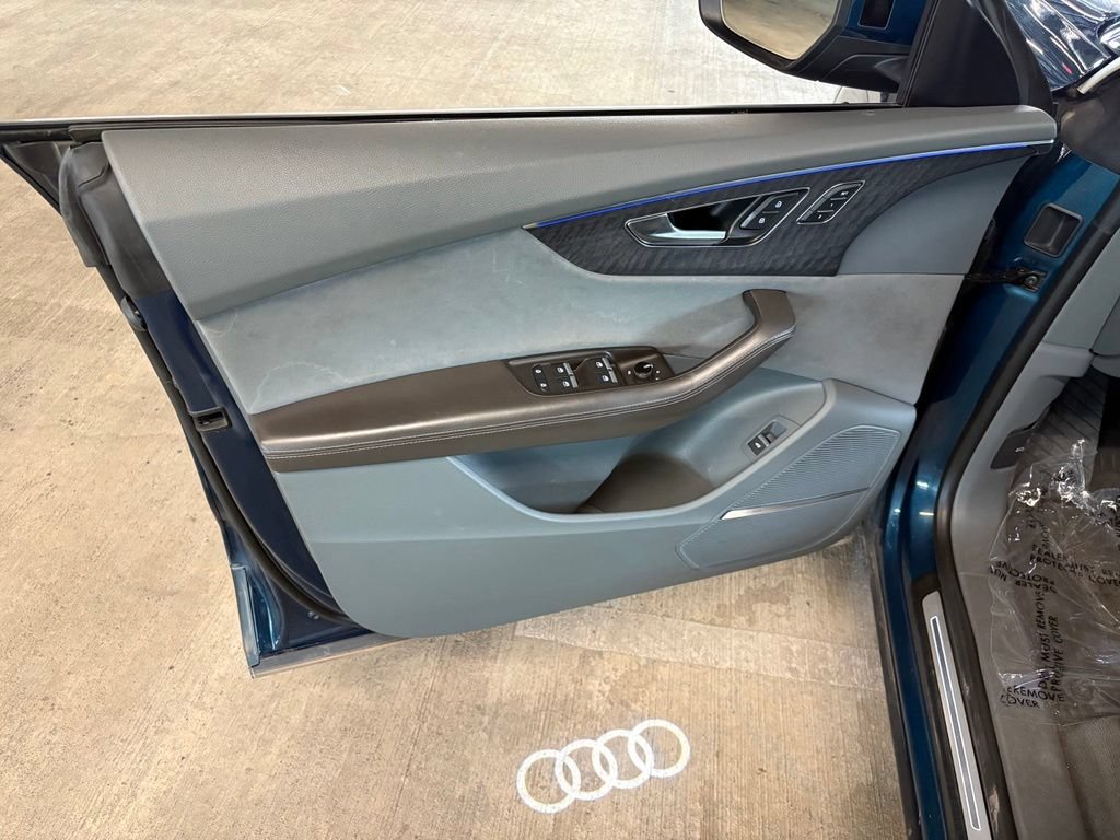Used 2019 Audi Q8 Prestige w/ Luxury Package AWD/4WD image 19