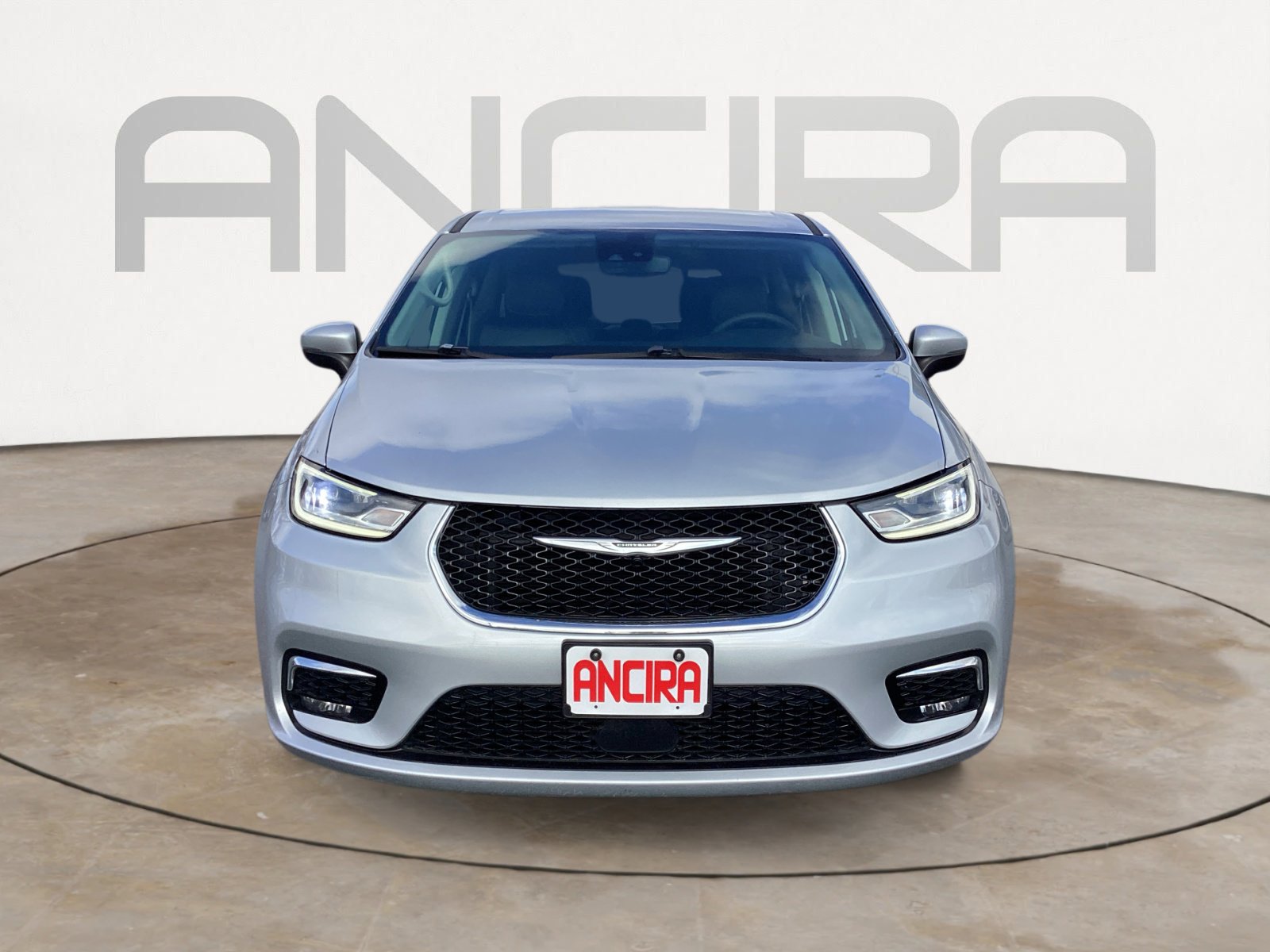 Used 2023 Chrysler Pacifica Touring-L image 8